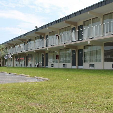 Travelers Inn Kingsland Bagian luar foto