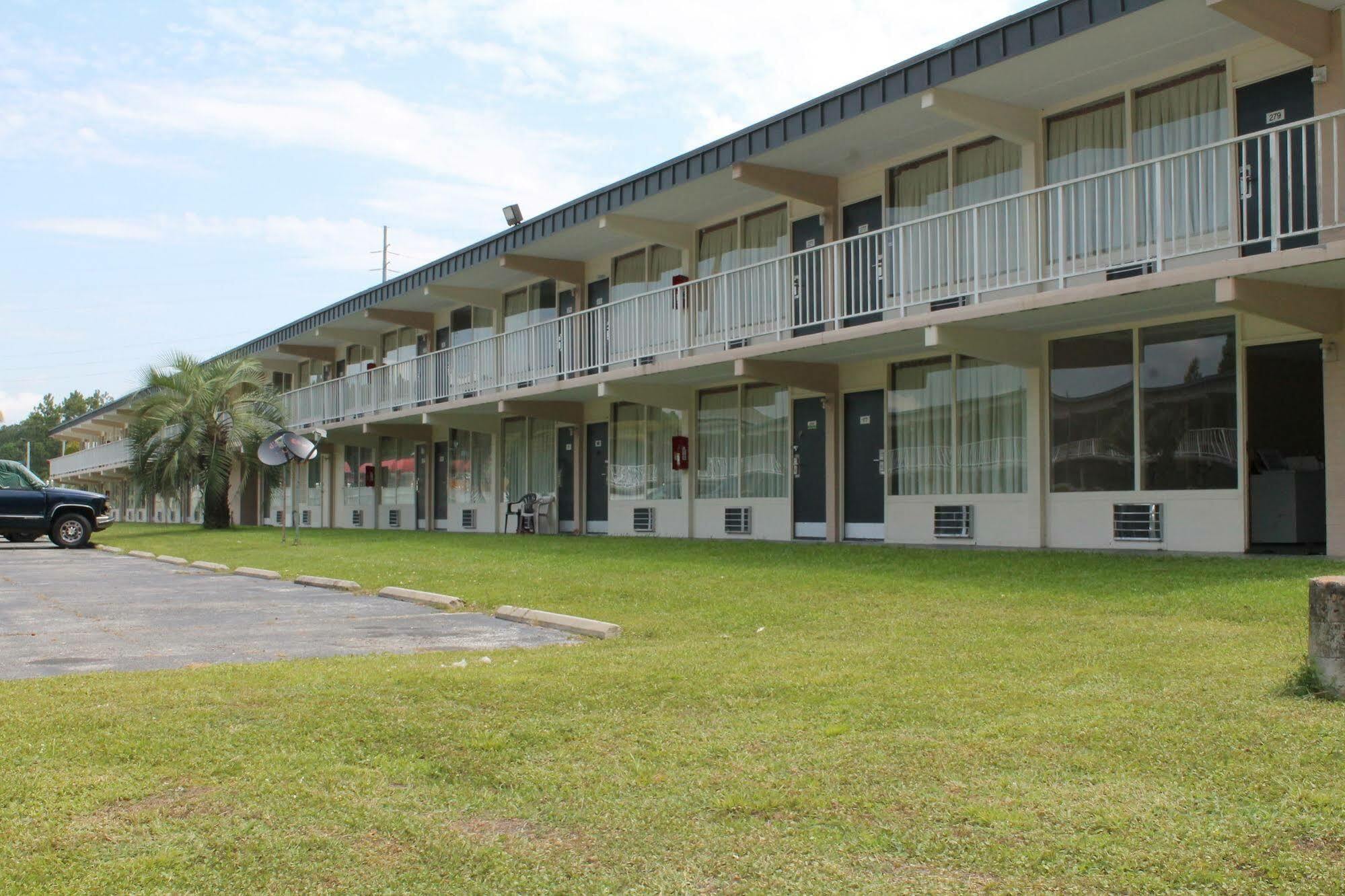 Travelers Inn Kingsland Bagian luar foto