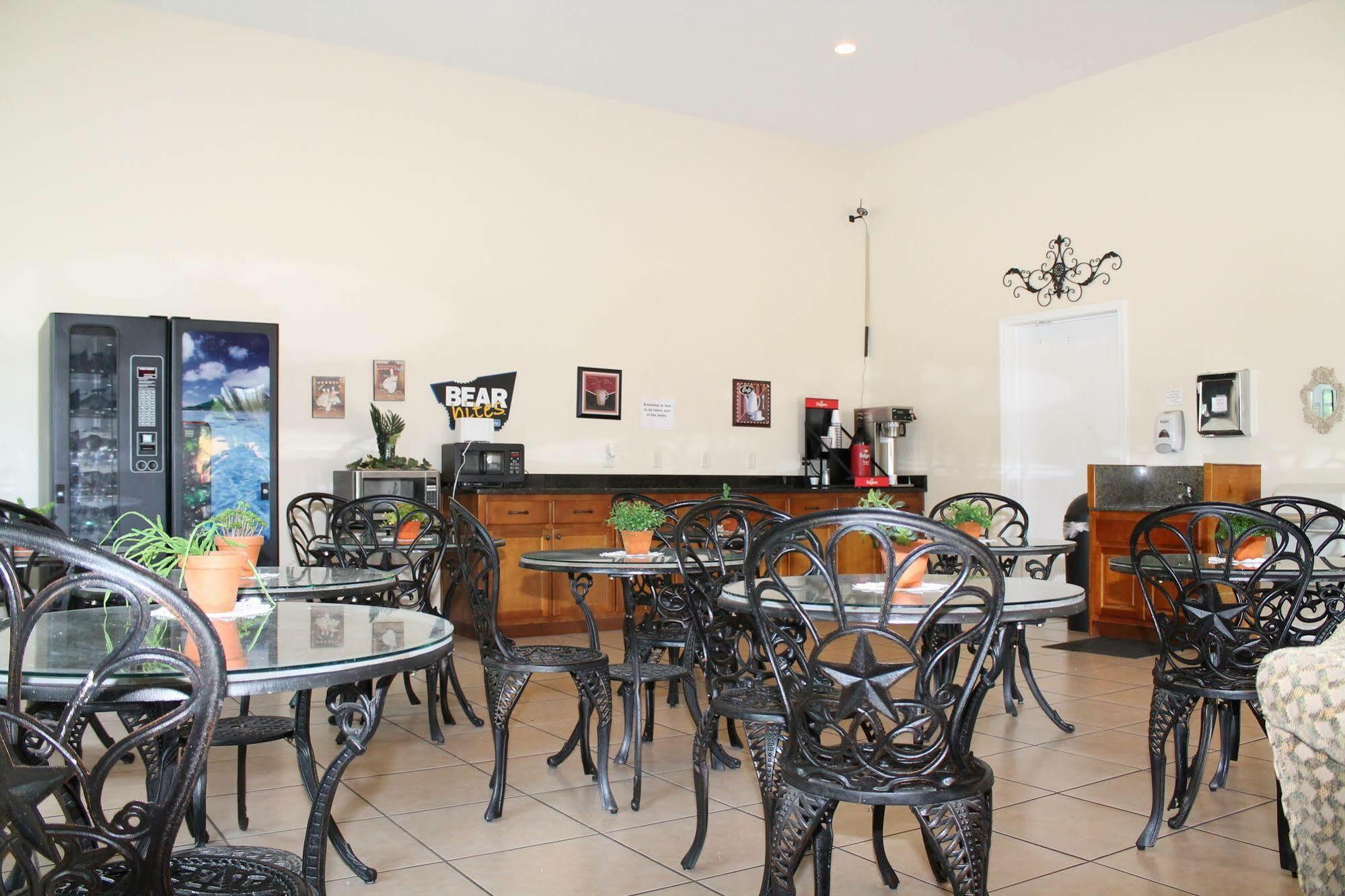 Travelers Inn Kingsland Bagian luar foto