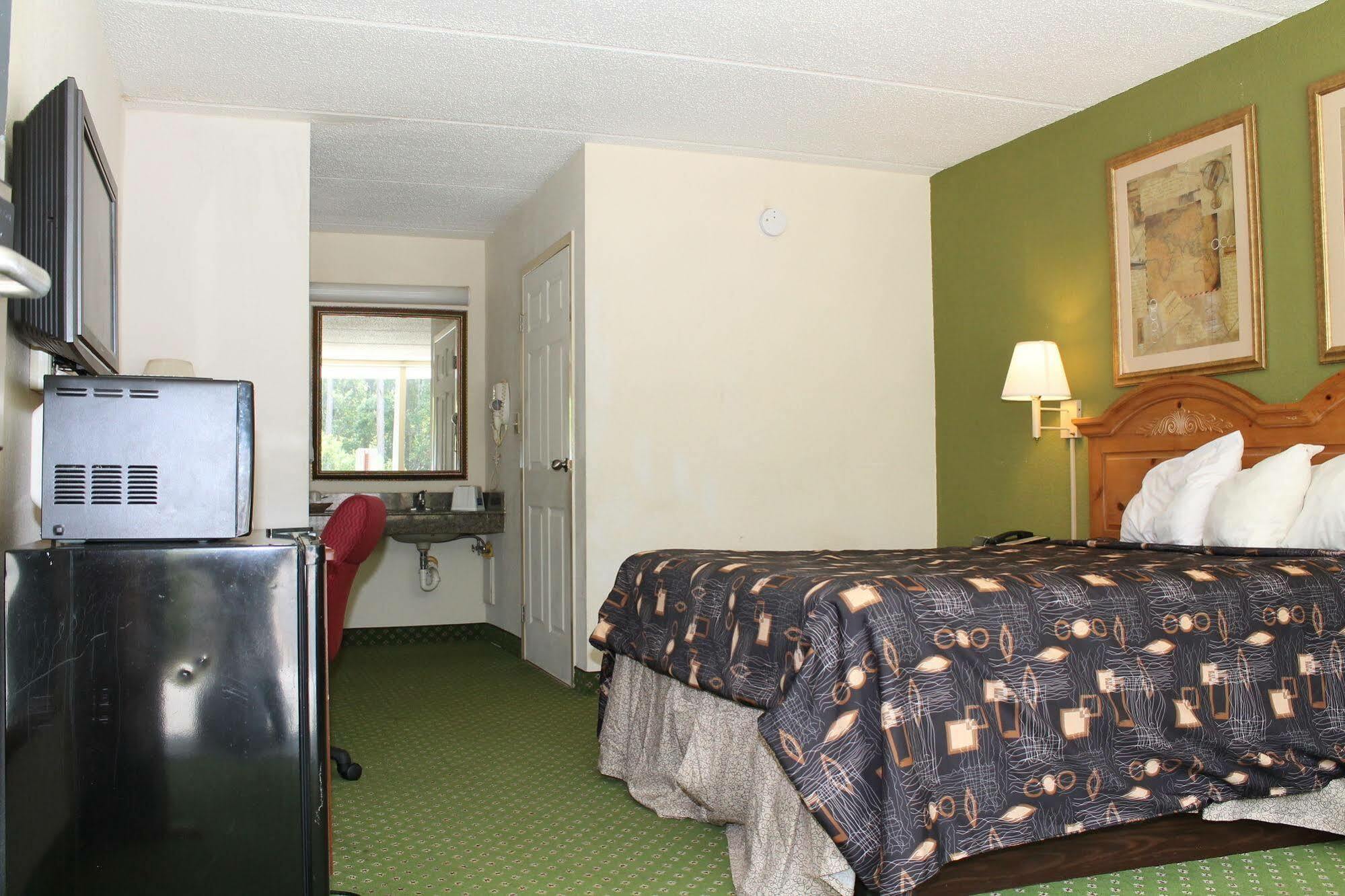 Travelers Inn Kingsland Bagian luar foto