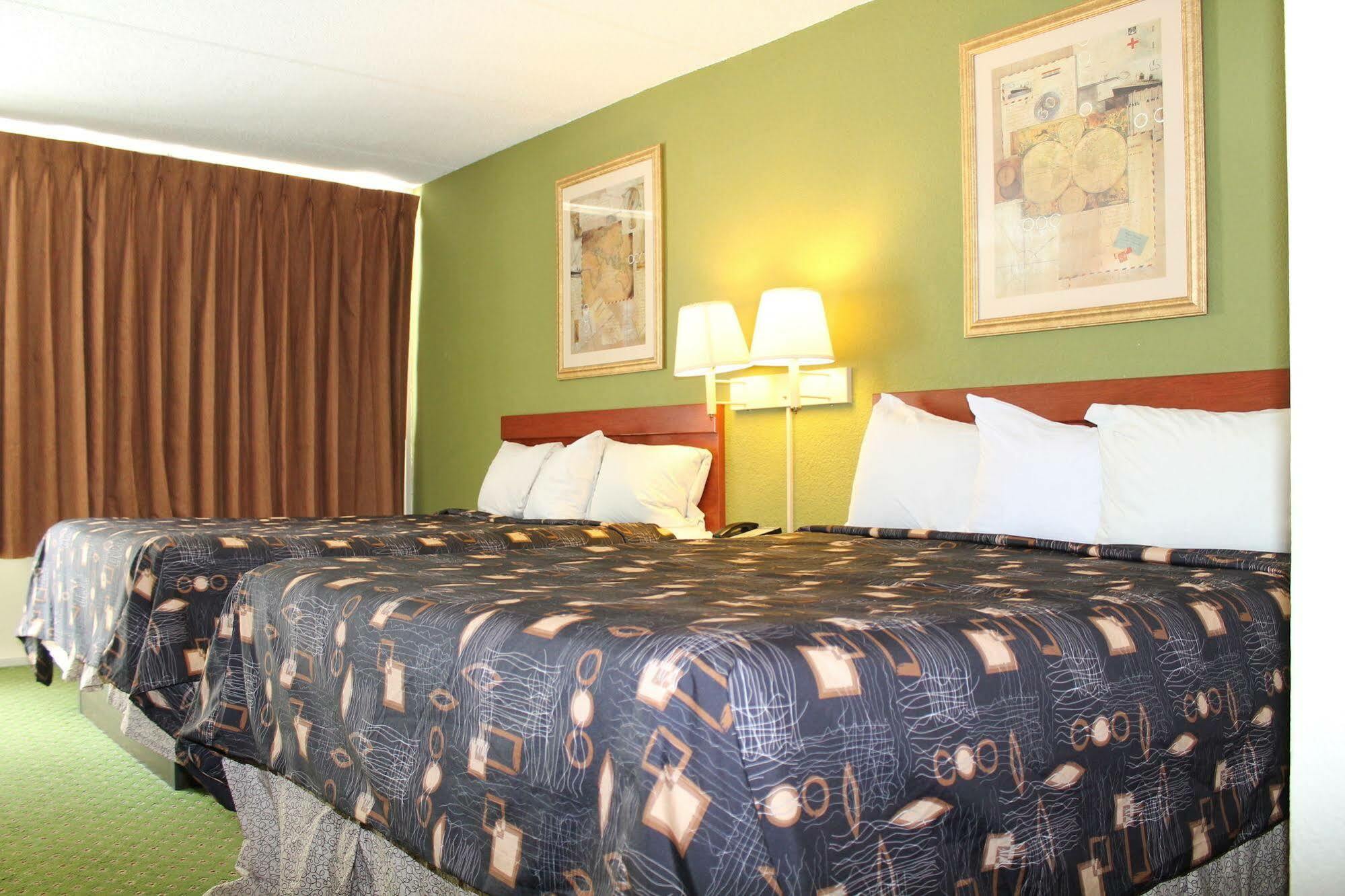 Travelers Inn Kingsland Bagian luar foto