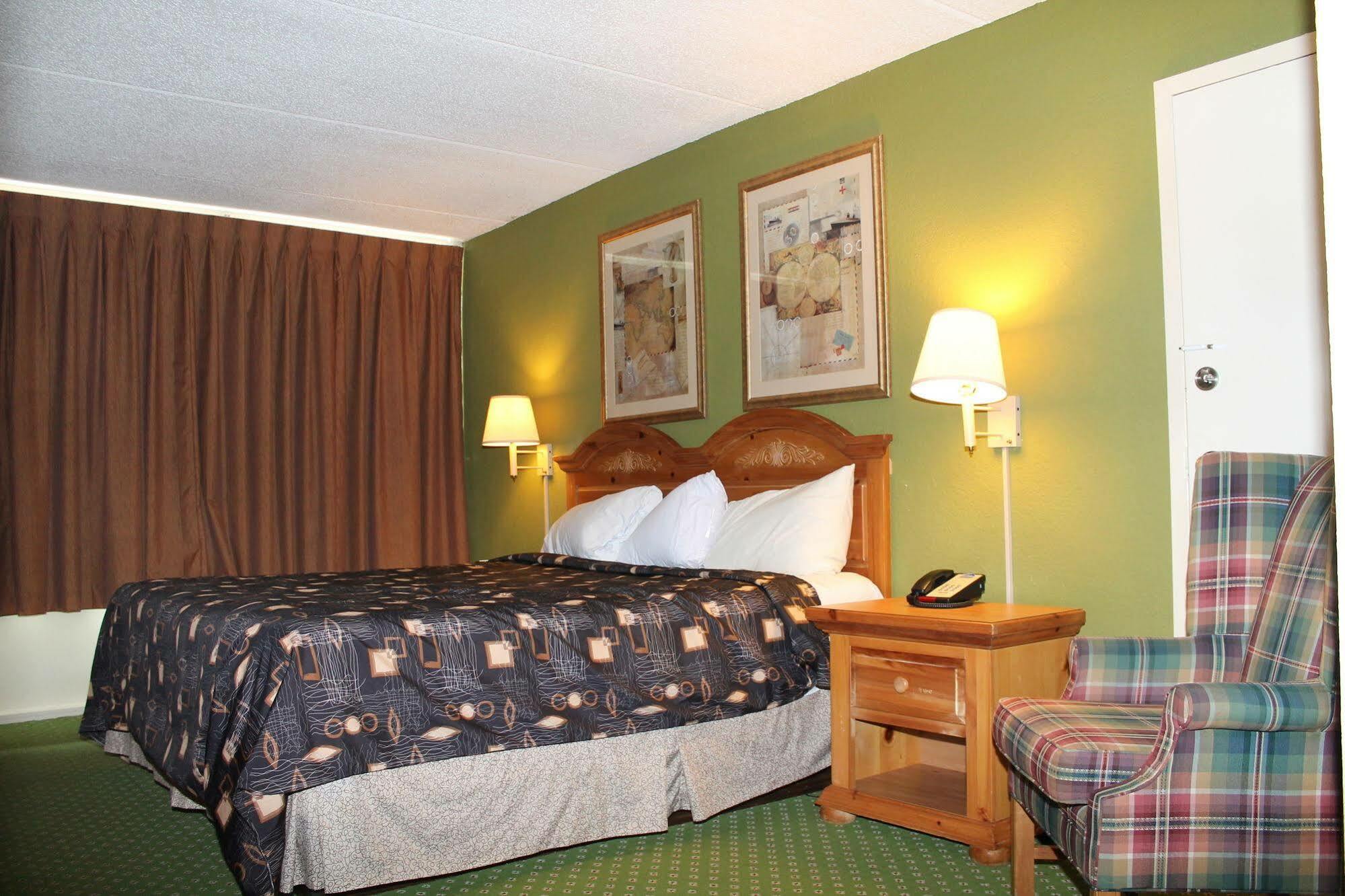 Travelers Inn Kingsland Bagian luar foto